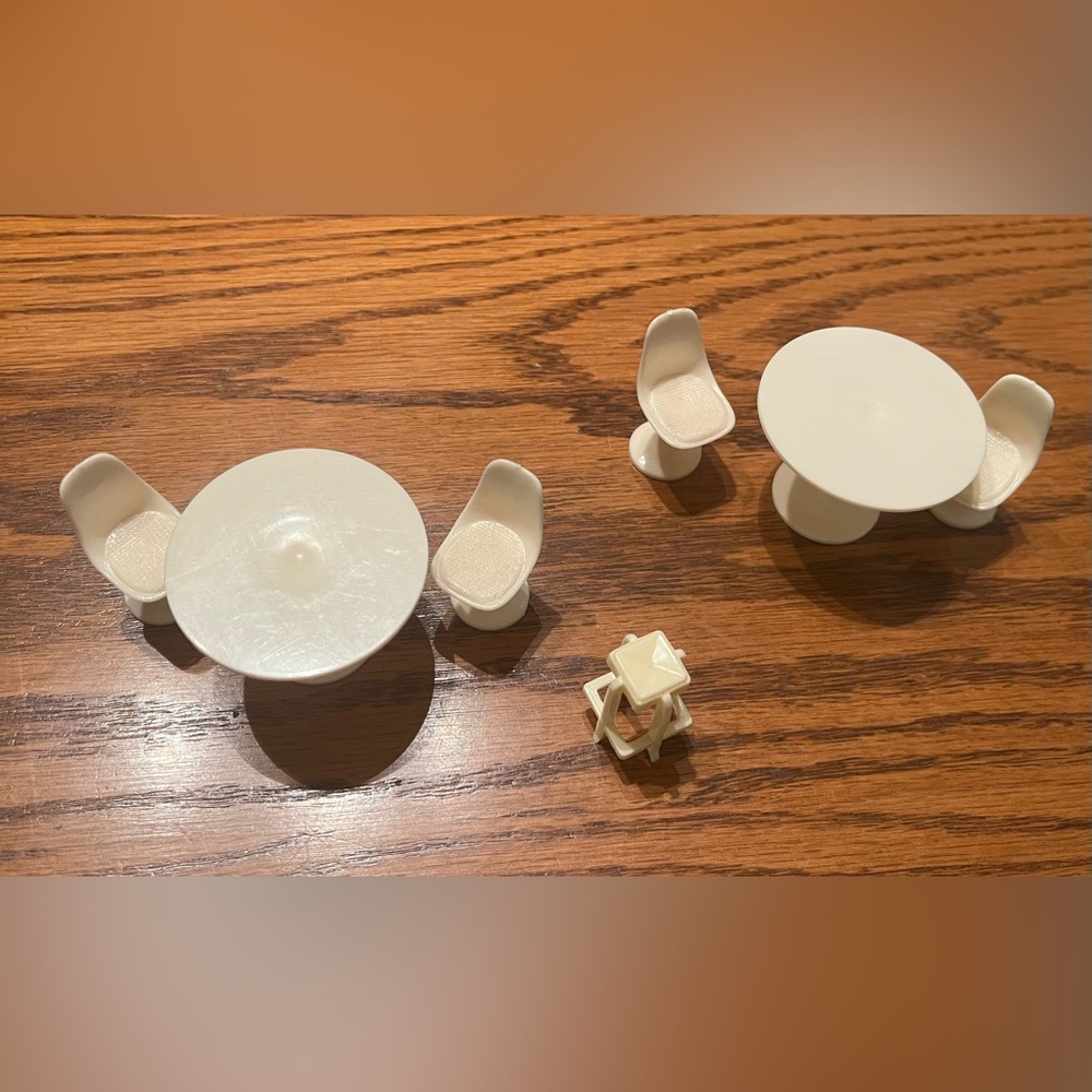 Daisy Dollhouse miniatures kitchen table and chairs.